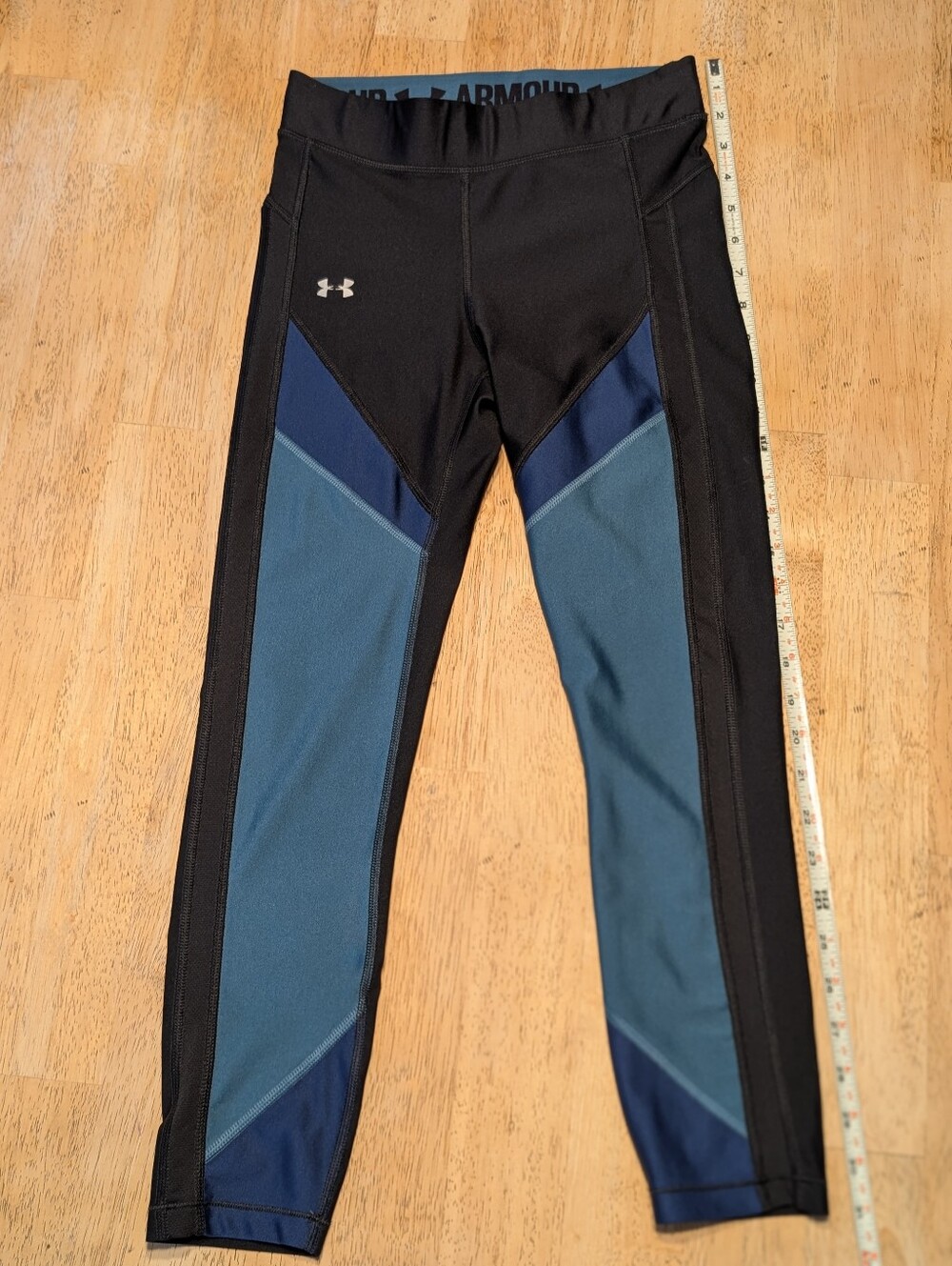 Under Armour Black and Teal Colorblock Athletic Leggings. Size XS